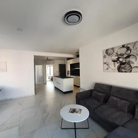 Betty'S Luxus Suite - 2 Pools Trogir Exterior foto