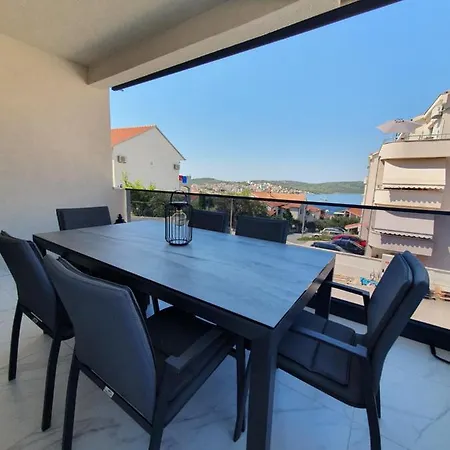 Betty'S Luxus Suite - 2 Pools Trogir Exterior foto