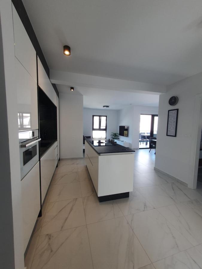 Betty's Luxus - 2 Pools Apartment *