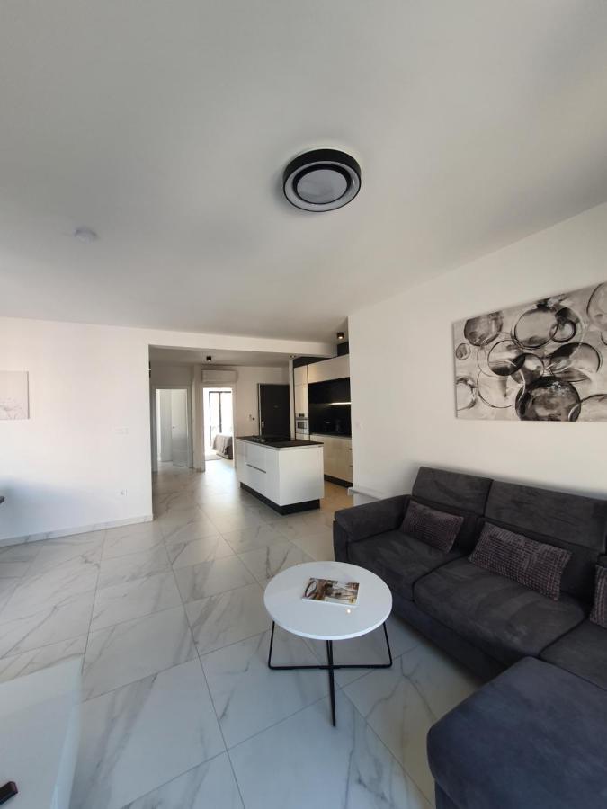 Betty's Luxus - 2 Pools Apartment