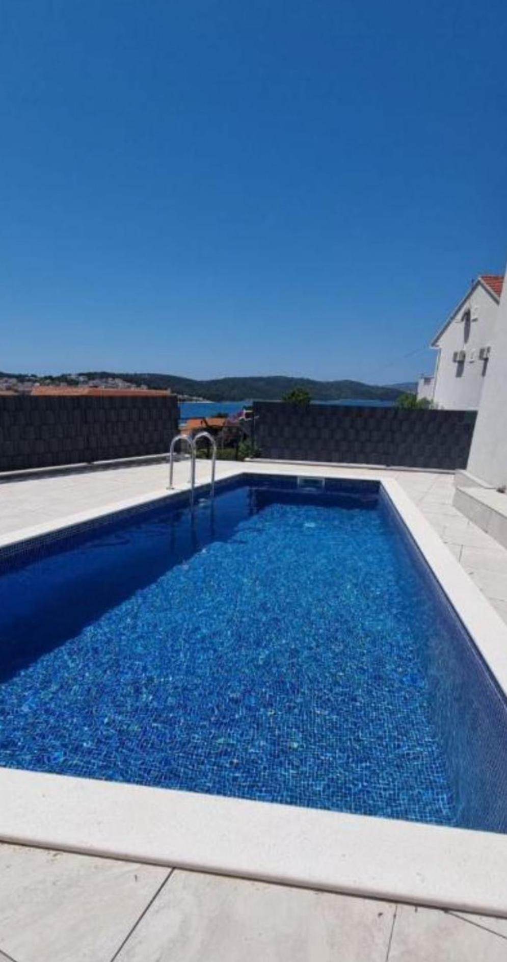 Betty's Luxus - 2 Pools Apartment *