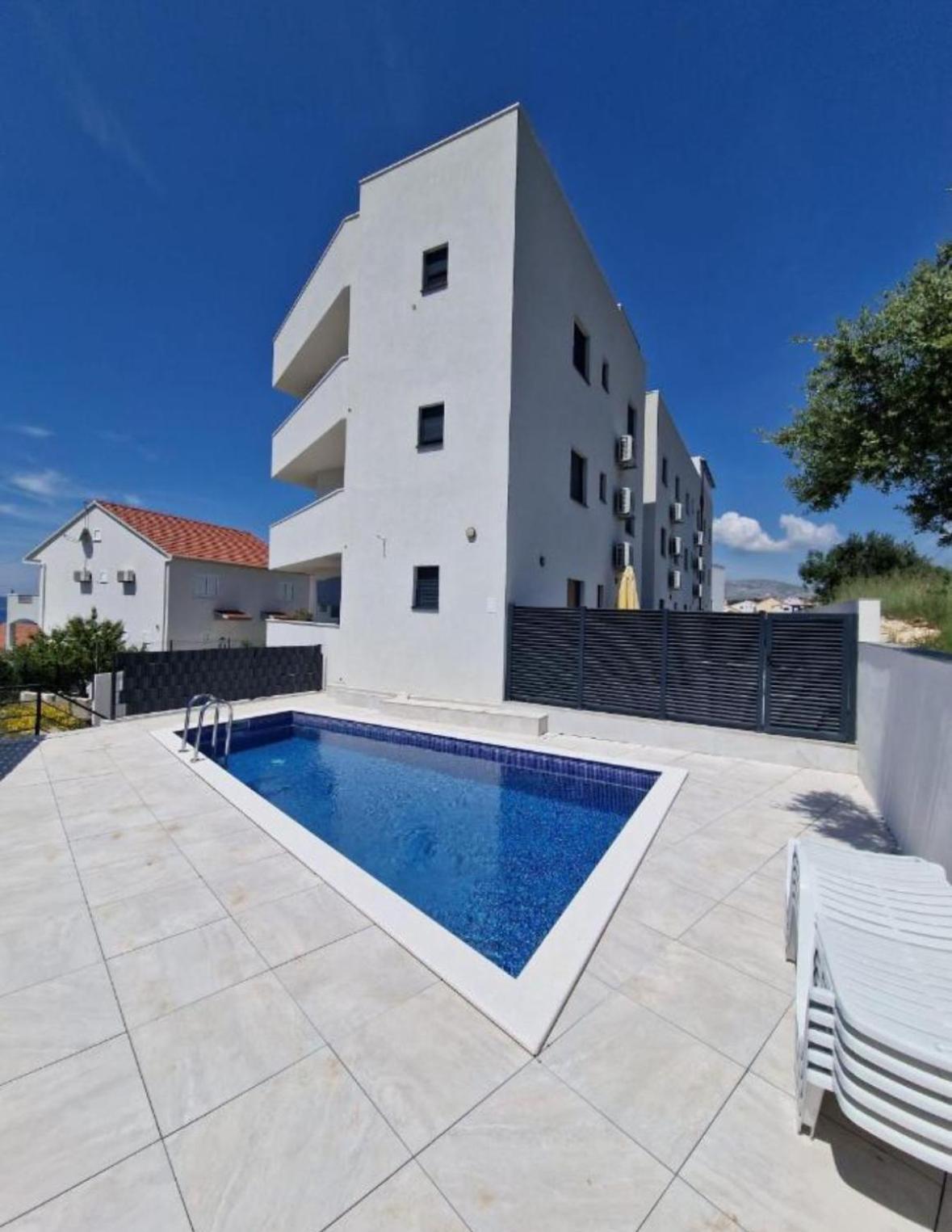 Betty's Luxus - 2 Pools Apartment Trogir