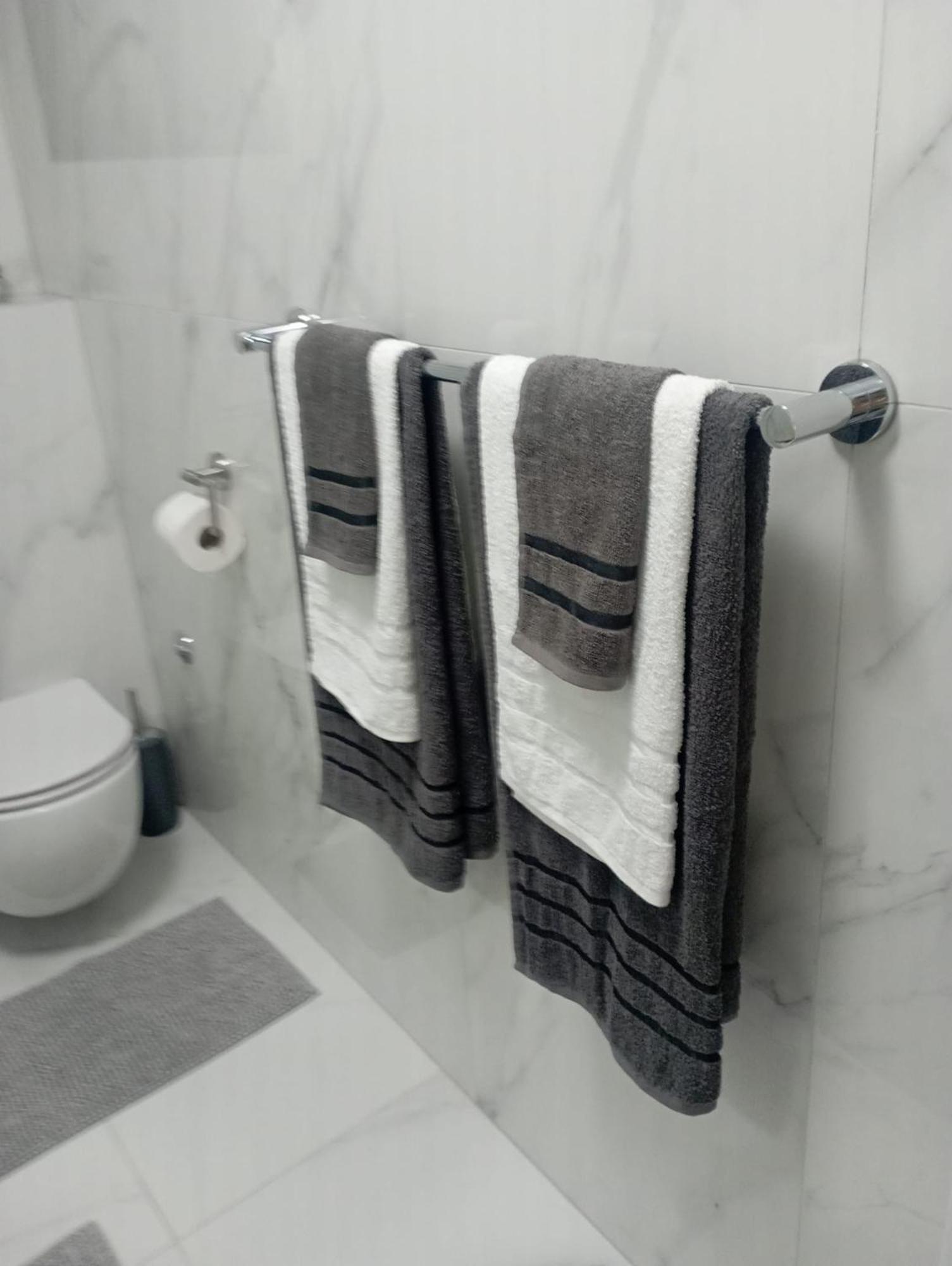 Betty's Luxus - 2 Pools Apartment