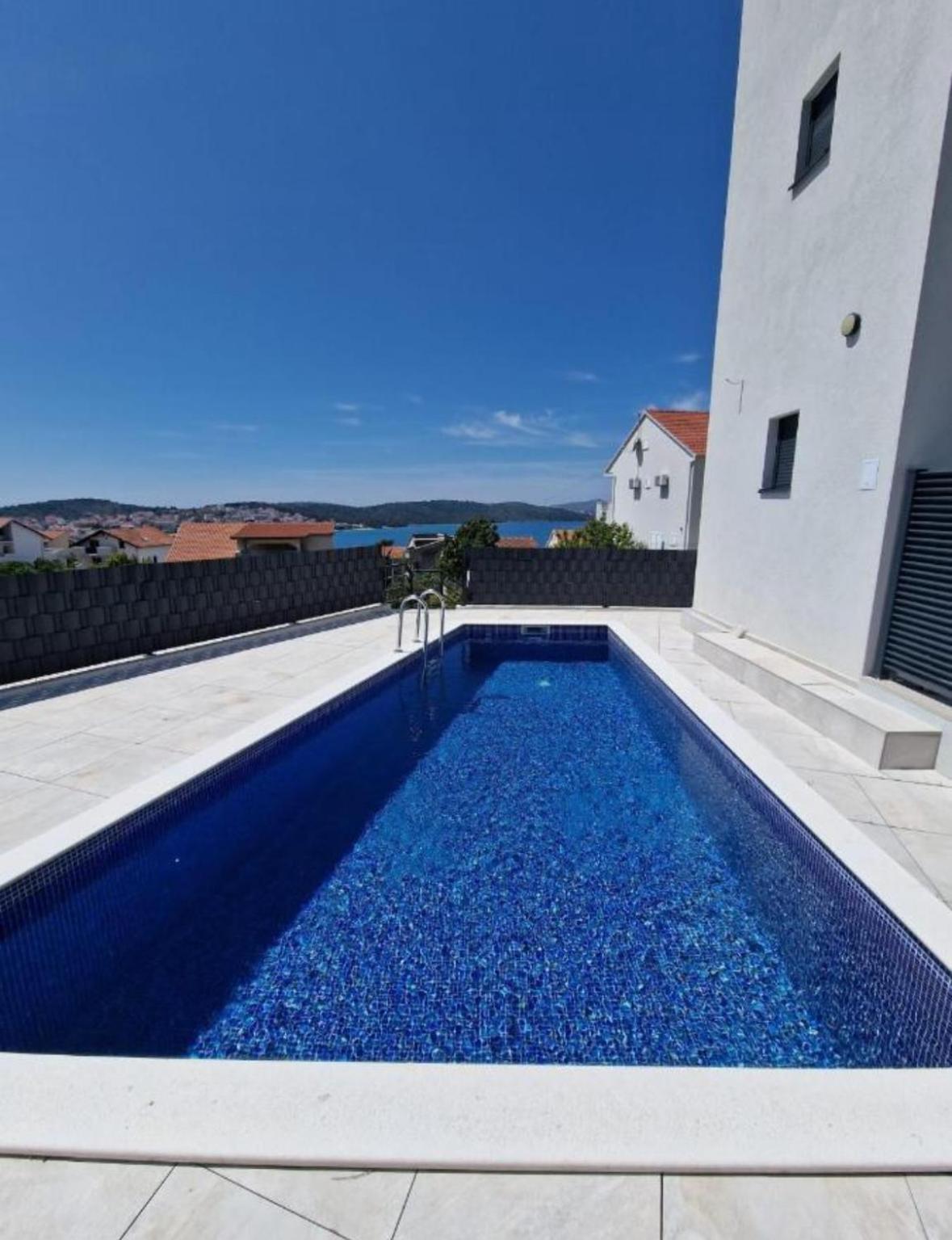 Betty's Luxus - 2 Pools Apartment *